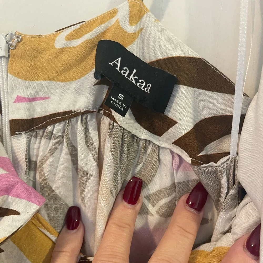 Aakaa women’s, low cut w/ front tie, tropical floral print dress, like new sz sm - Picture 11 of 11